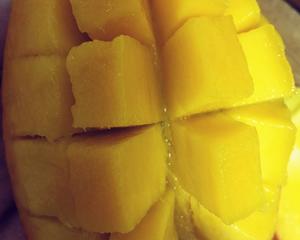 mango juice 芒果汁的做法 步骤1
