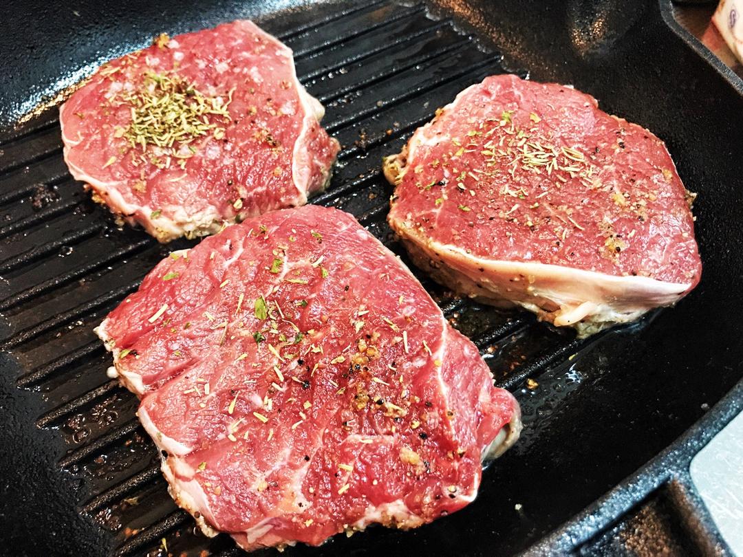 好吃到哭的煎牛排