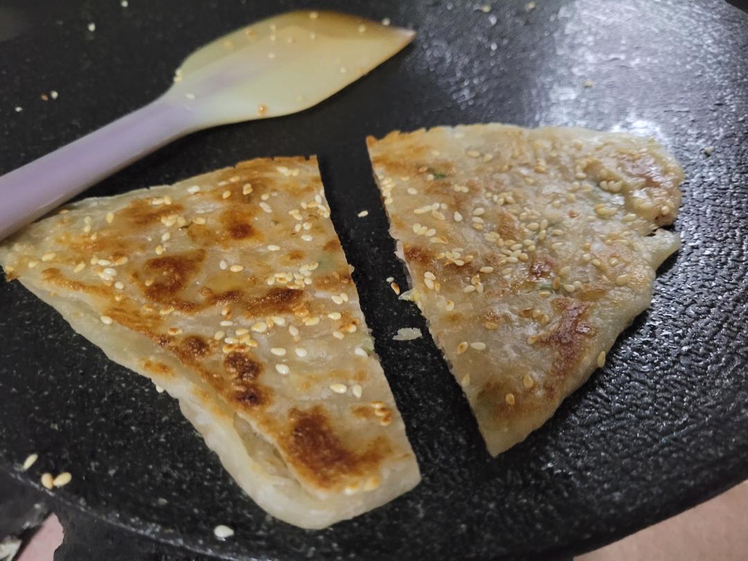 用手抓饼做的牛肉饼