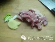 猪肉炖土豆胡萝卜的做法 步骤2