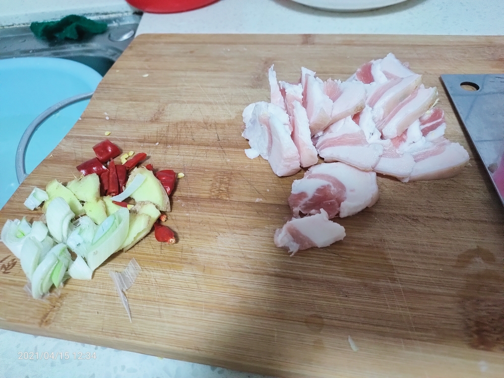 五花肉炖大白菜的做法 步骤1