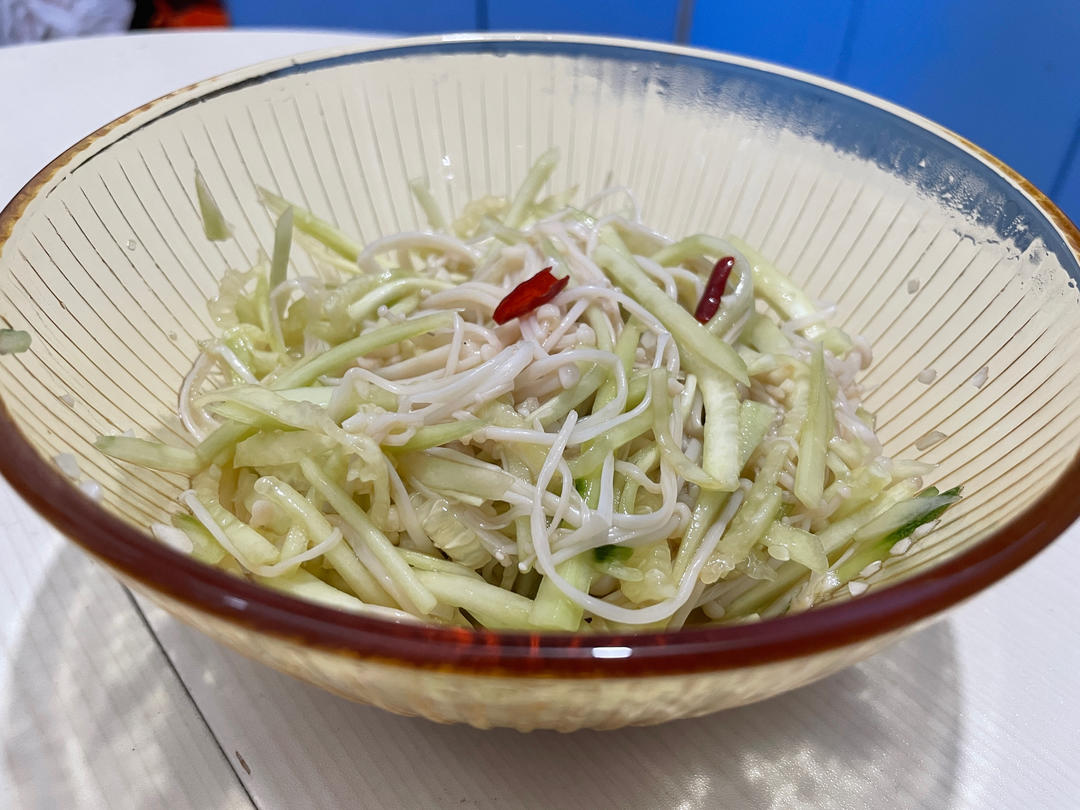 根本停不下来的凉拌金针菇