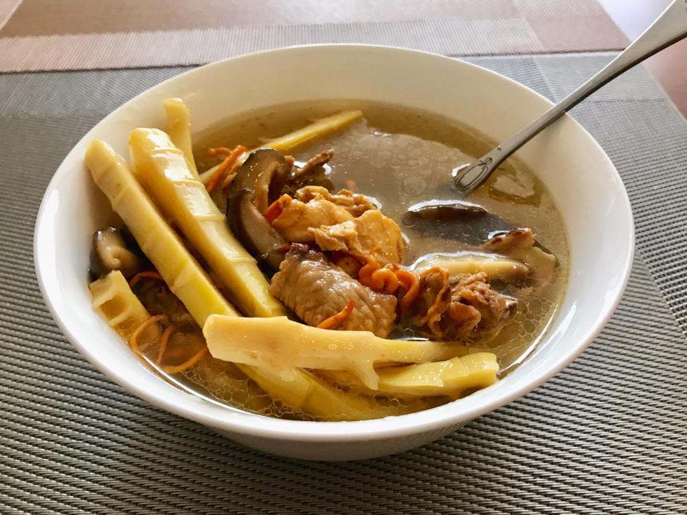 香菇炖鸡汤