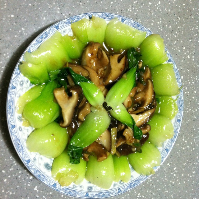 香菇扒油菜的图片图片
