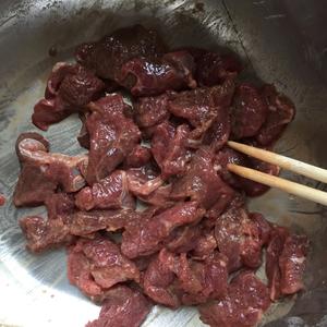香煎牛肉好吃极了的做法 步骤1