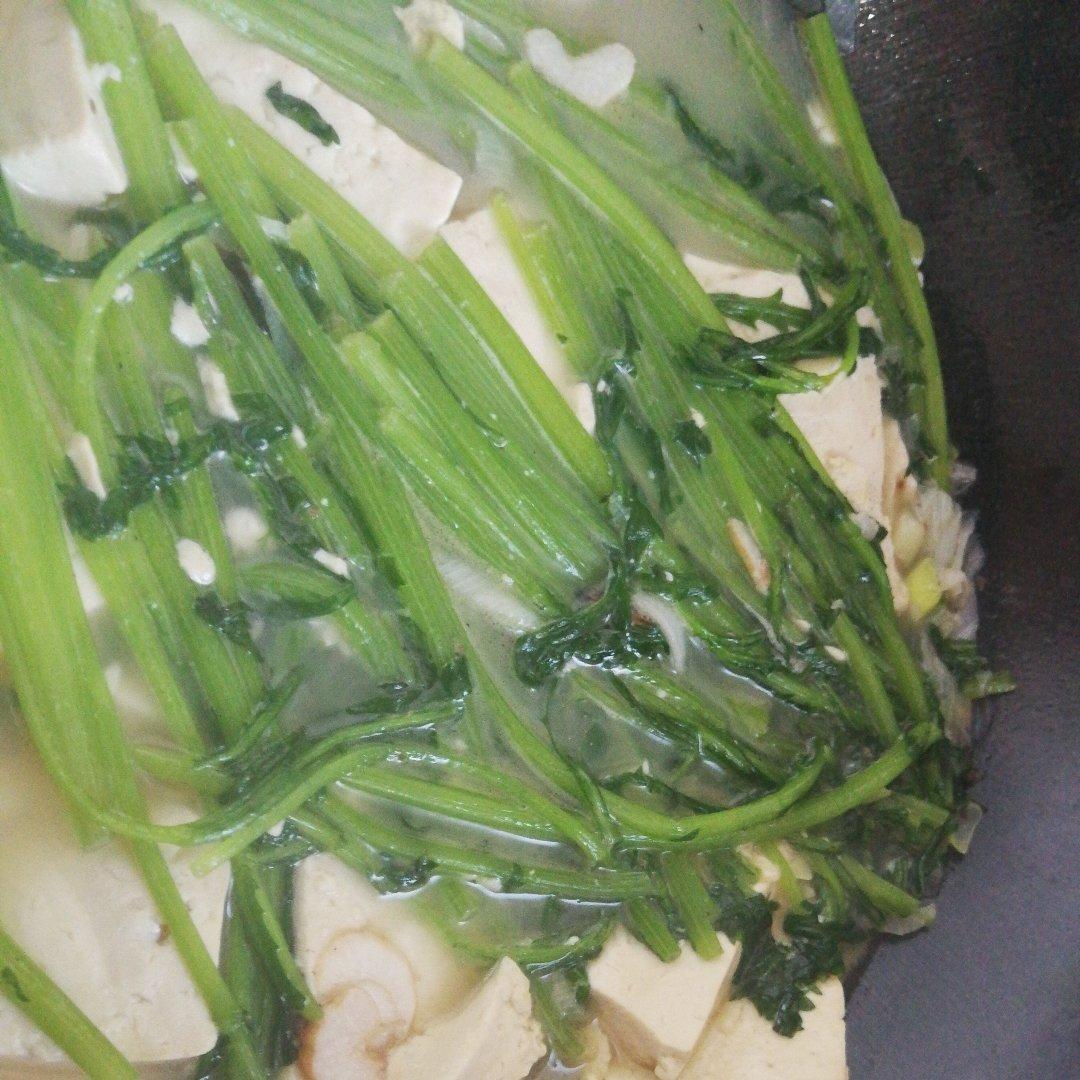 茼蒿炖豆腐