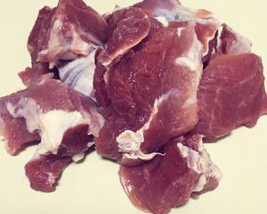 青橄榄响螺肉炖猪展汤的做法 步骤3