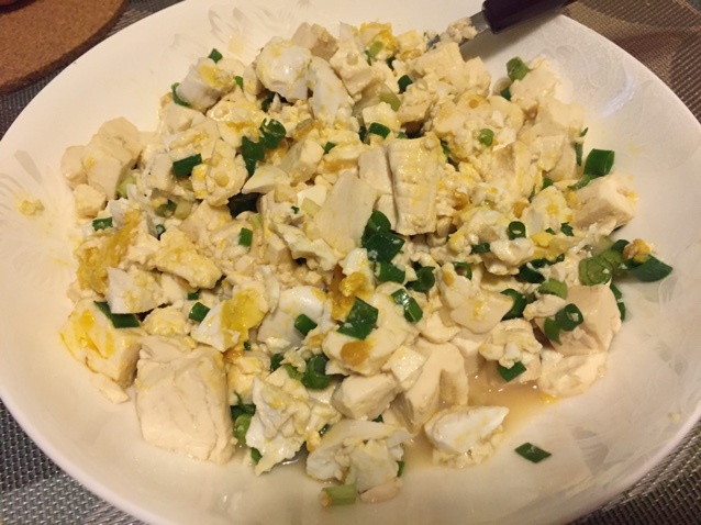 蛋黄小葱拌豆腐