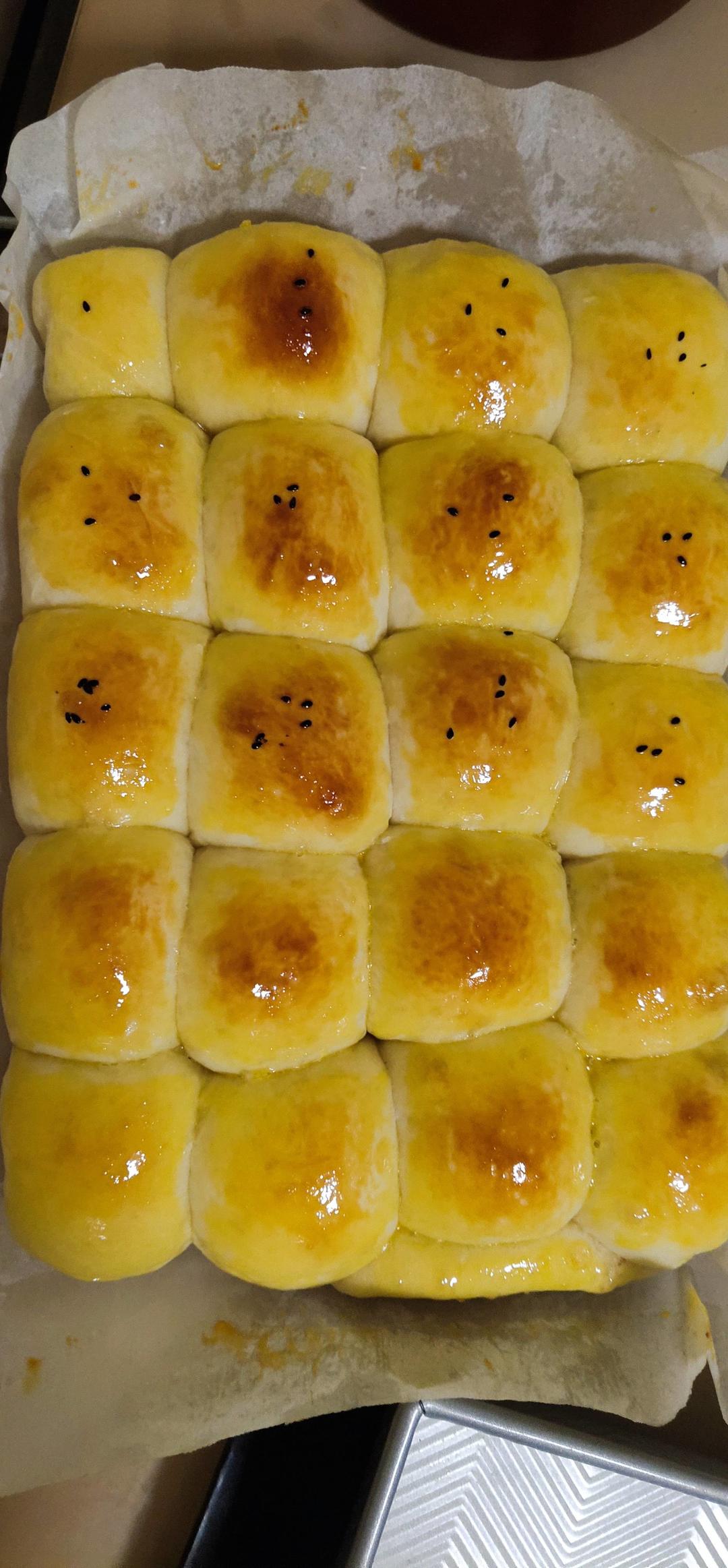 羽毛般柔软拉丝 | 奶呼呼的牛奶云朵小餐包