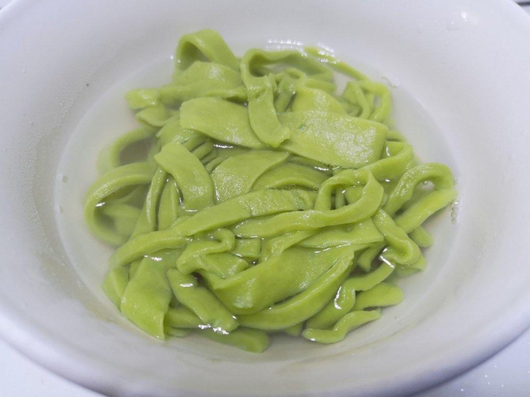 自制纯天然蔬菜汁彩色面条