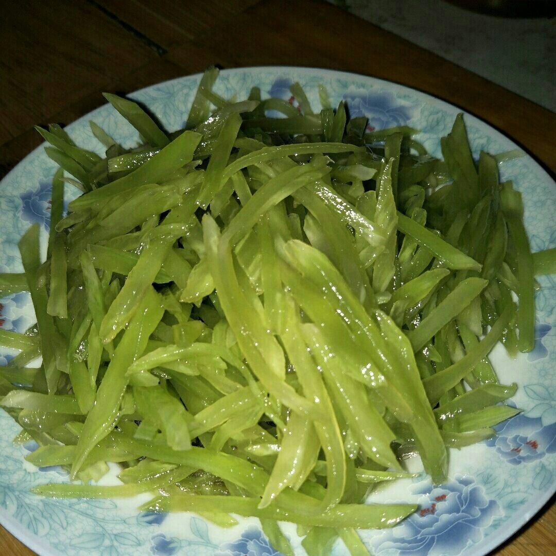 椒油凉拌莴笋胡萝卜丝