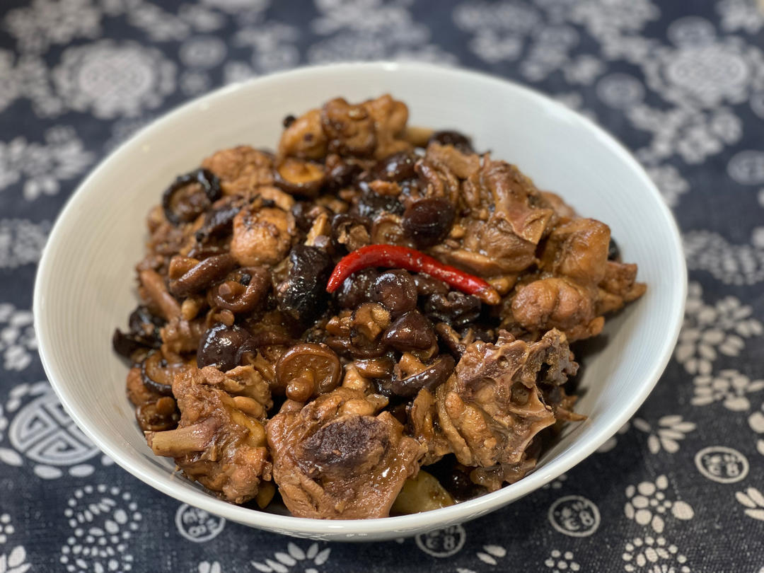 香菇炖鸡肉