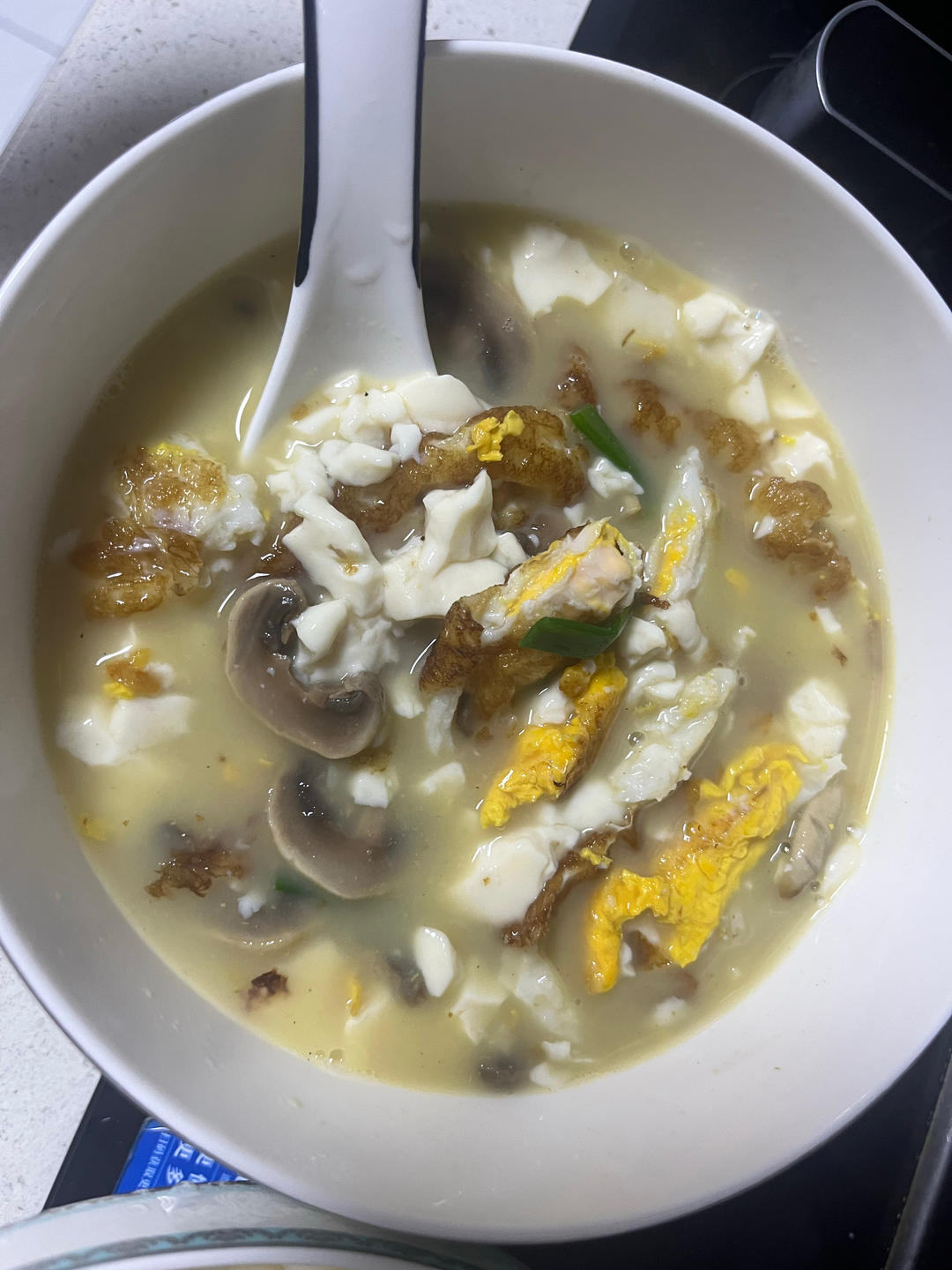 口蘑鸡蛋豆腐汤