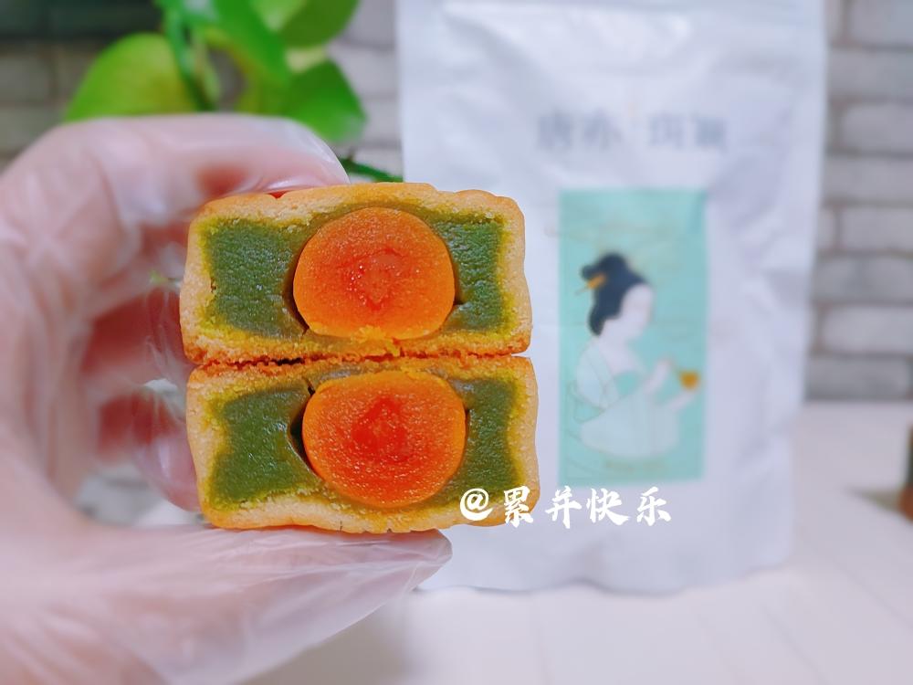 斑斓莲蓉蛋黄月饼的做法