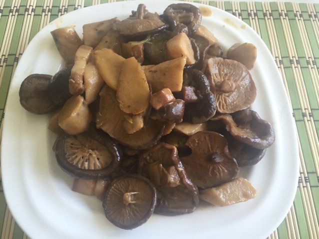 山药松蘑炖肉