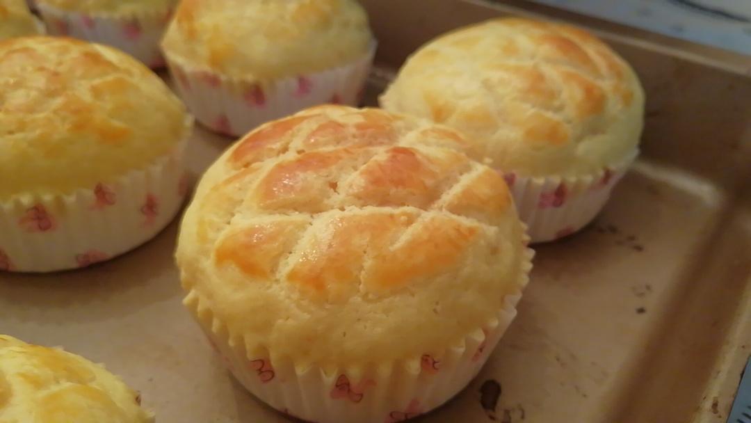 好吃到炸裂的港式菠萝包（附带制作酥皮的小视频）