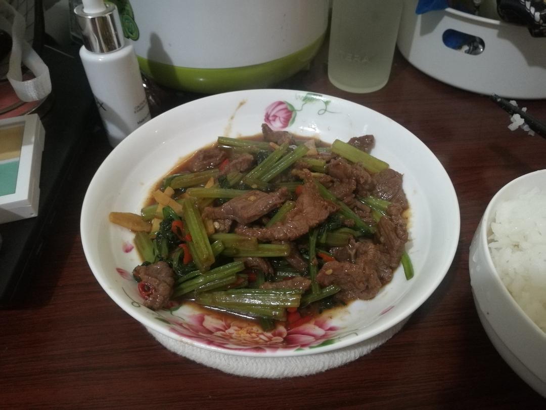 芹菜炒牛肉