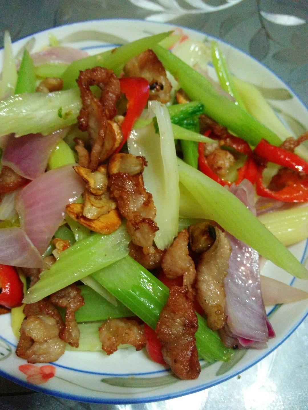 芹菜炒肉