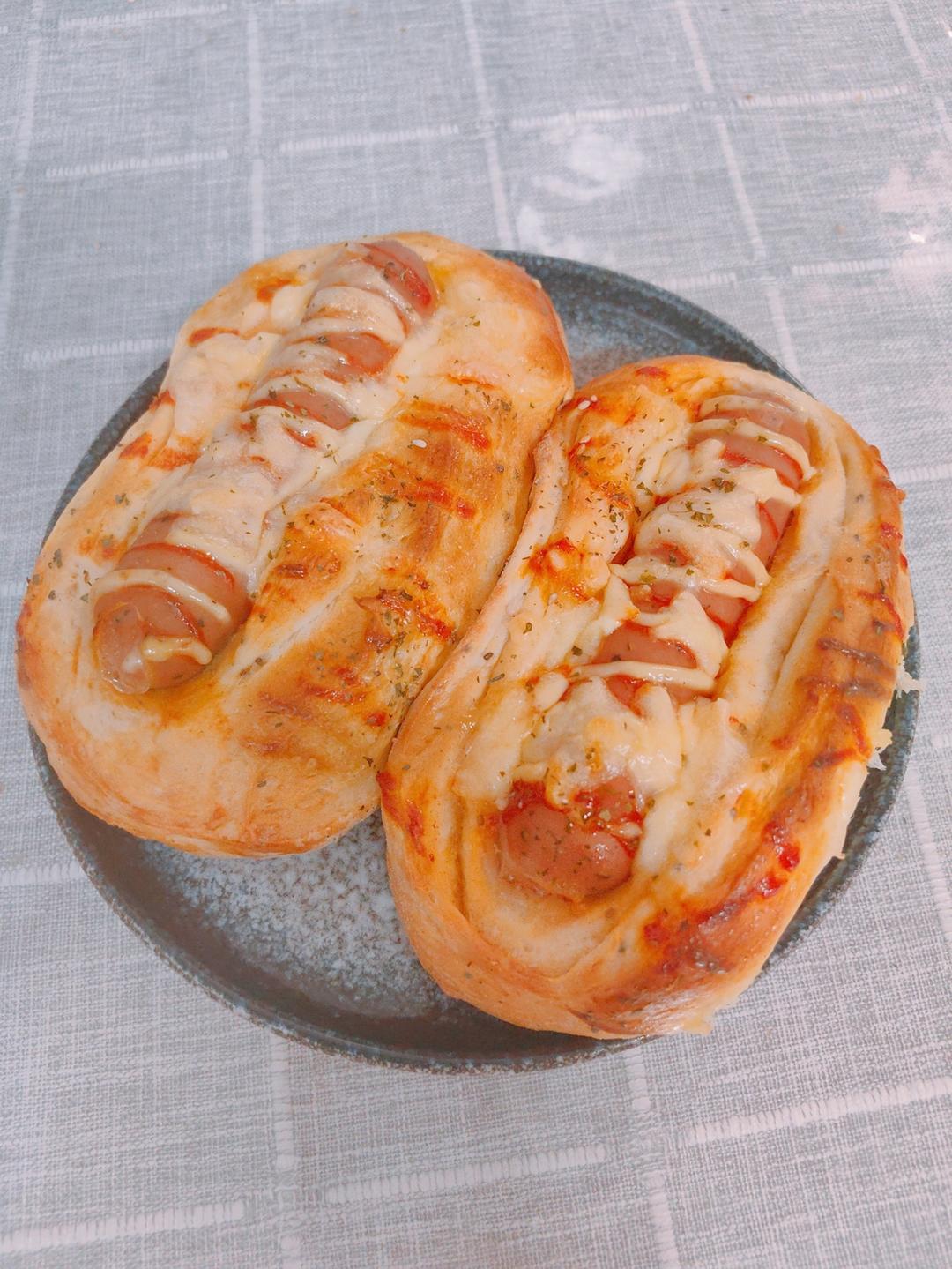 一个面团撑起一家店的台式面包—香肠面包