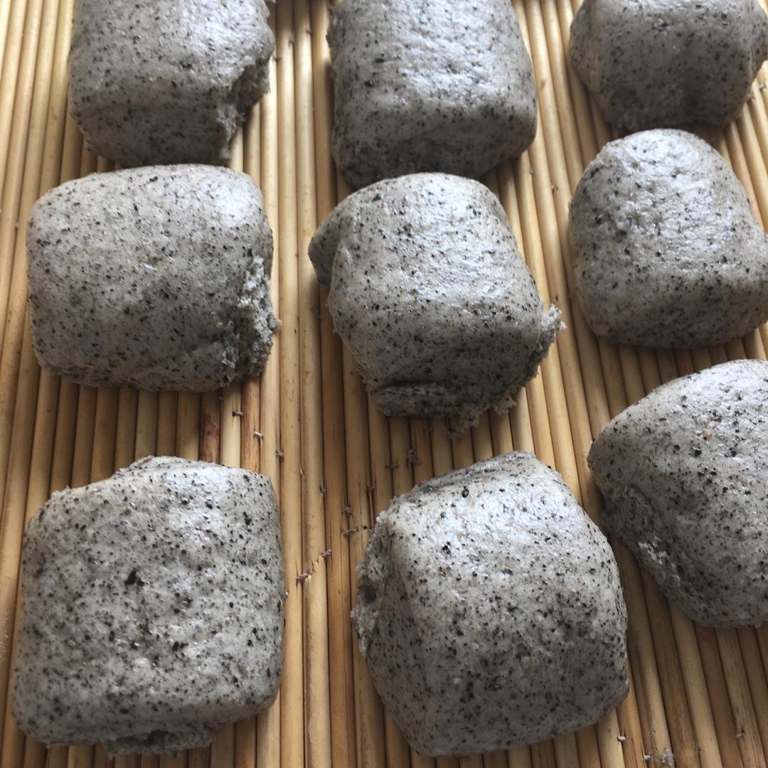 奶香黑芝麻刀切馒头