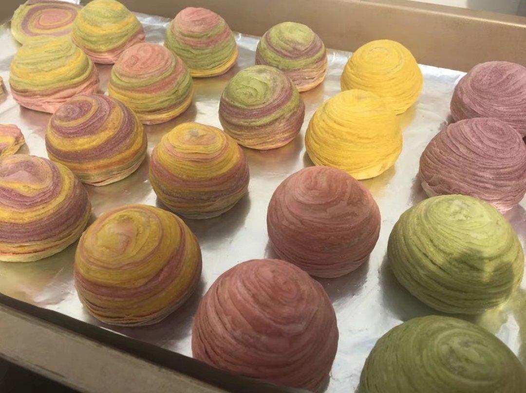 和彩虹一样美腻的彩色紫薯蛋黄酥~~附紫薯馅的做法