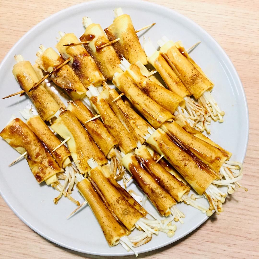 豆腐皮金针菇卷