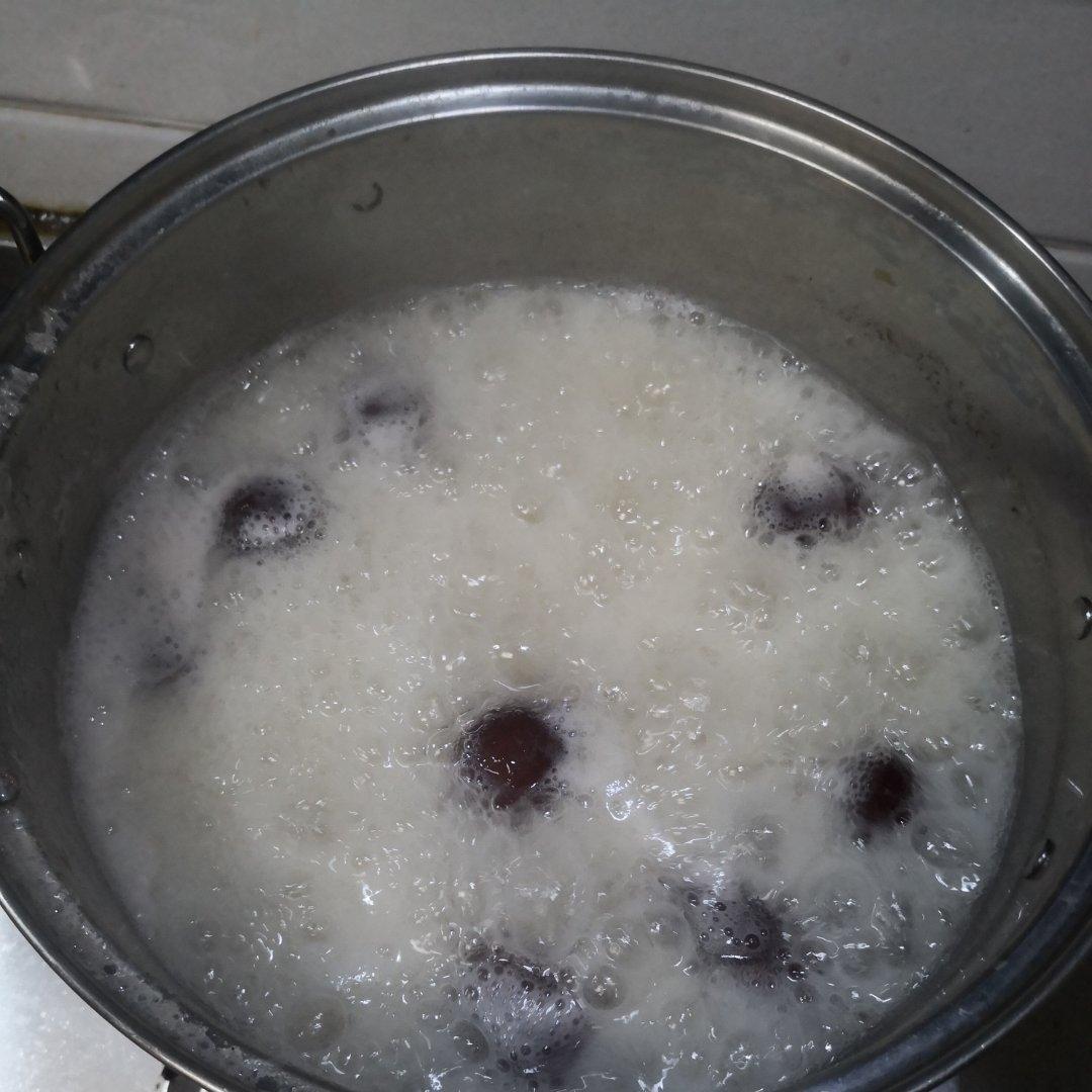 20分钟出胶的银耳莲子羹