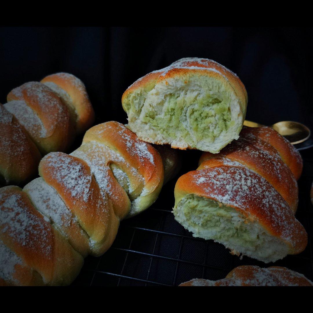 双色抹茶旋风卷面包