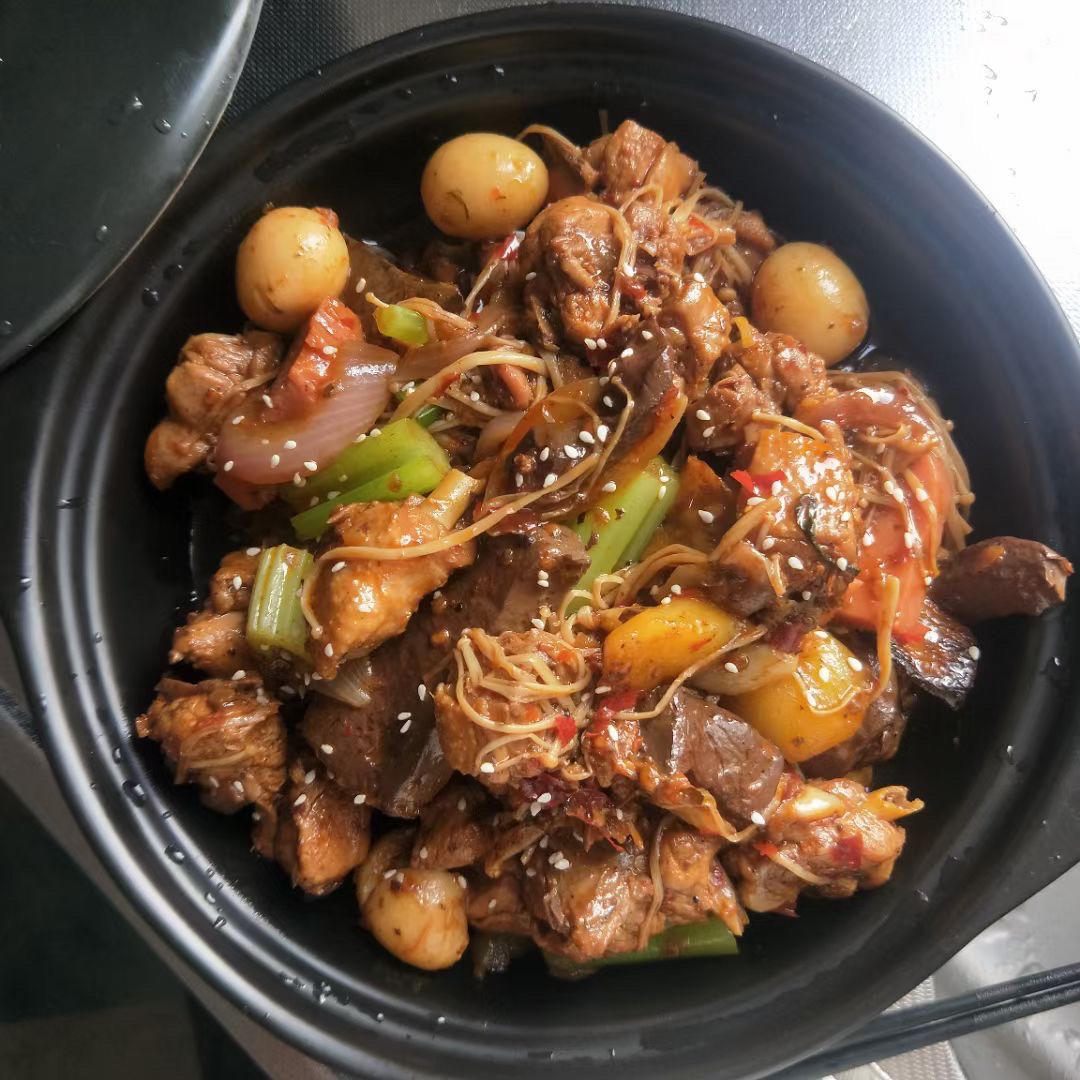 比店里好吃的重庆鸡公煲！