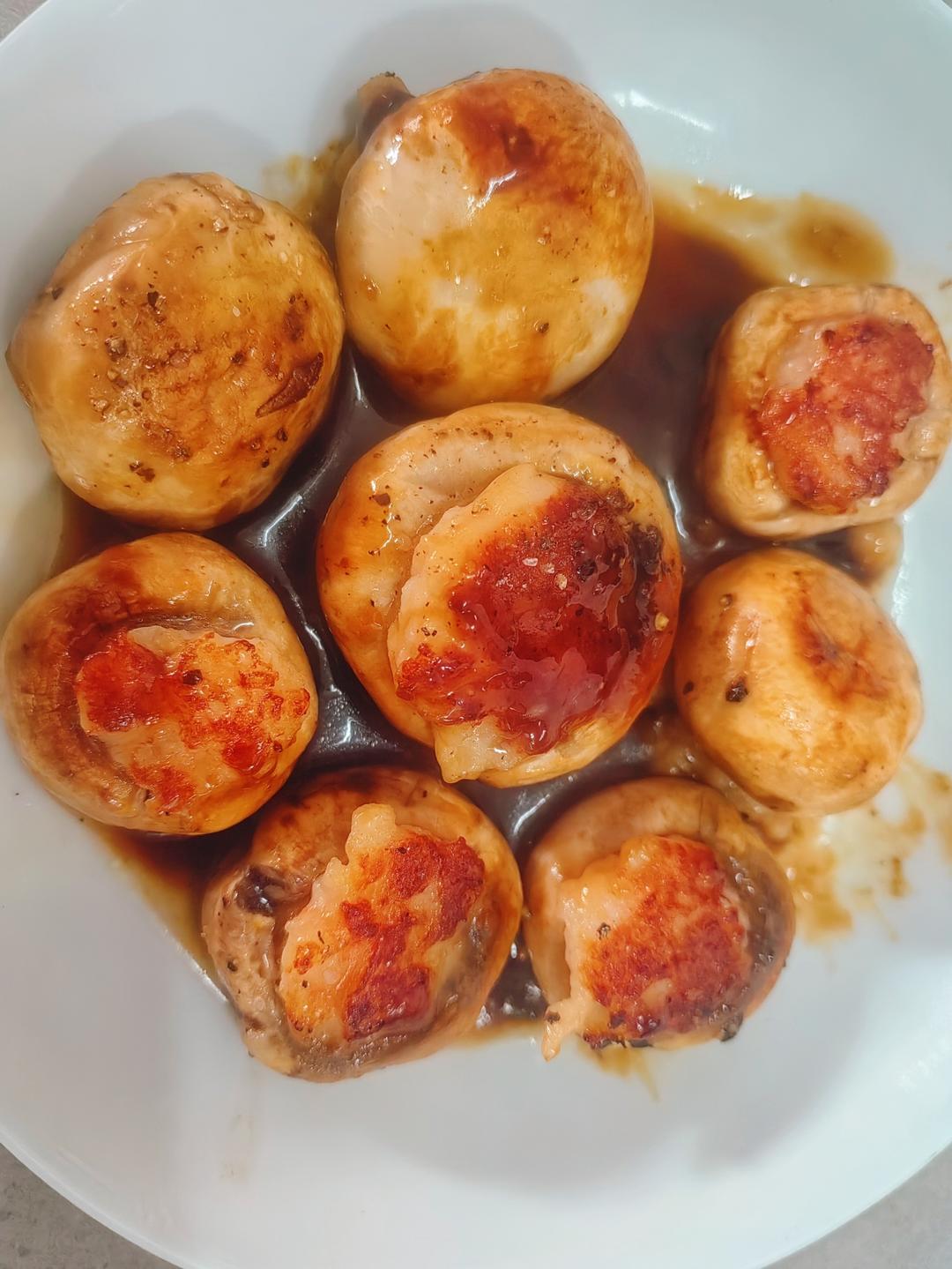 一口爆汁的虾滑酿口蘑