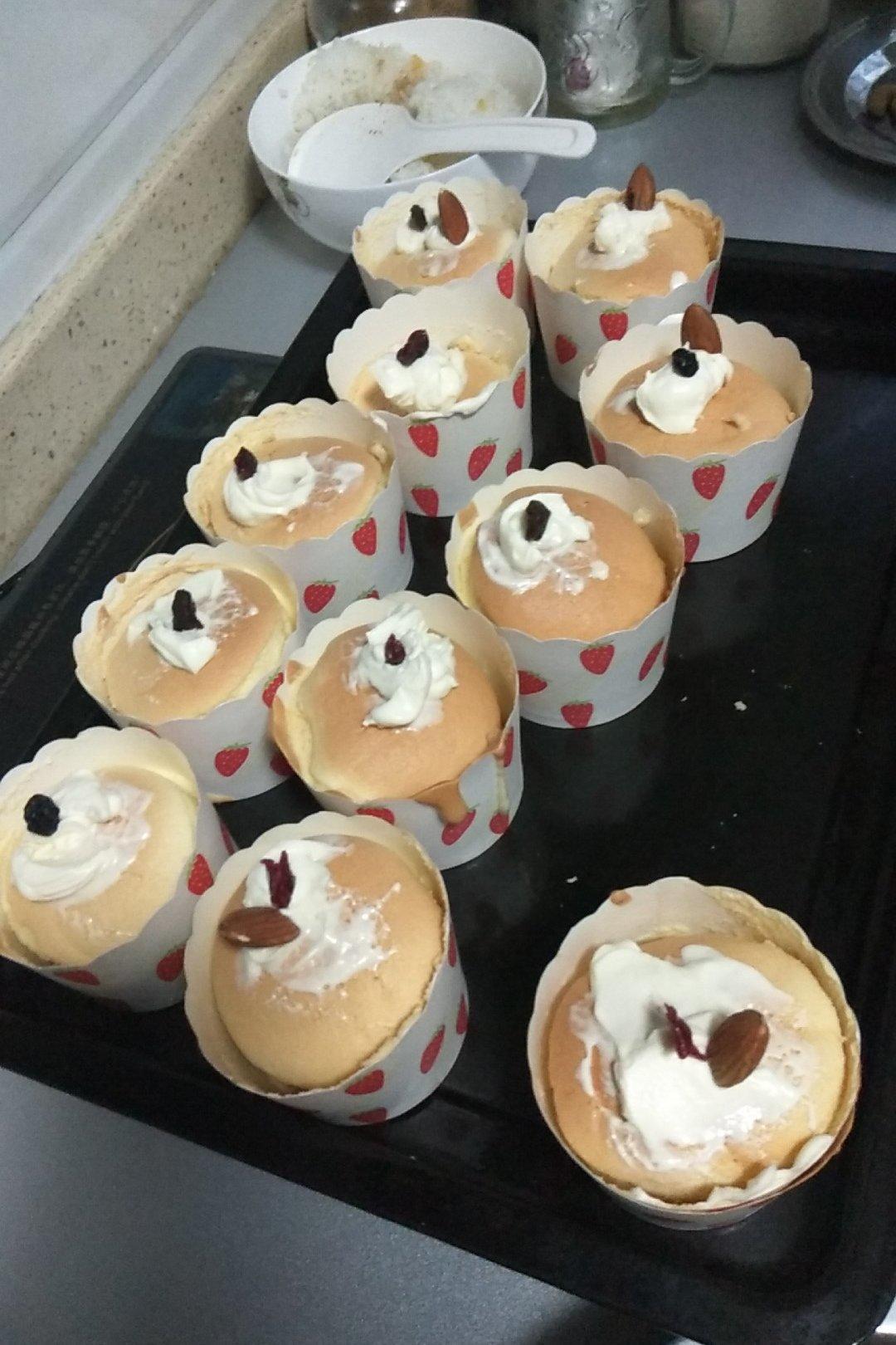 原味戚风纸杯蛋糕（烤箱做纸杯蛋糕）