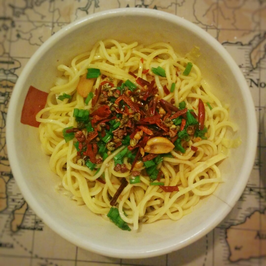 葱爆面—就是汪涵在天天向上里面做的那个啦