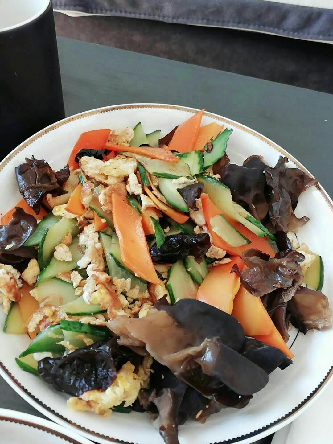 黄瓜木耳炒鸡蛋