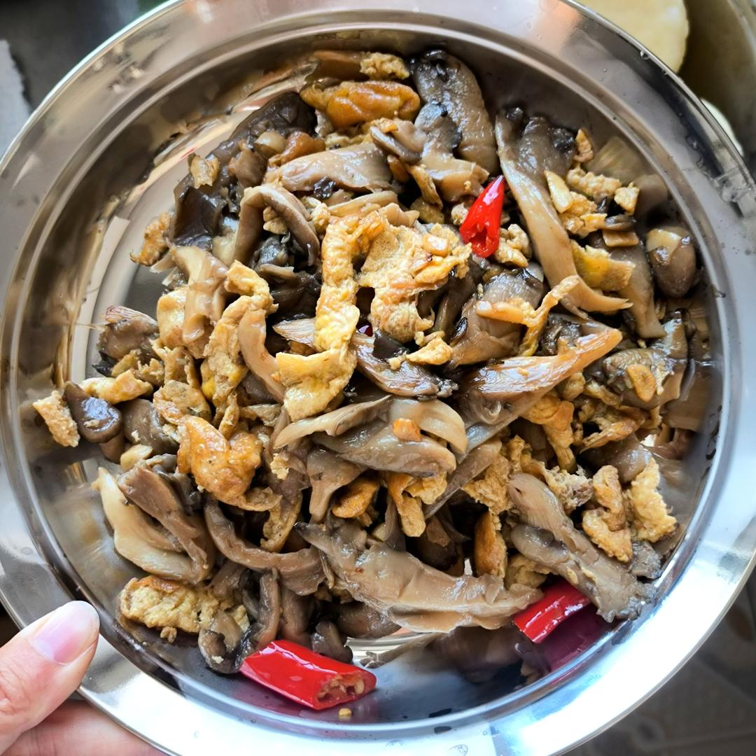 蘑菇炒鸡蛋	平菇这样炒，鲜美无比巨好吃