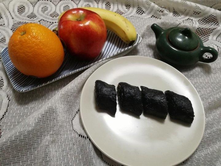 十分钟可以开吃的竹炭花生芝麻糯米卷