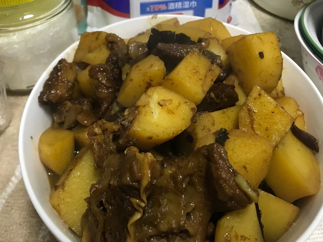 小土豆烧牛肉，红烧牛腩，好吃到舔盘