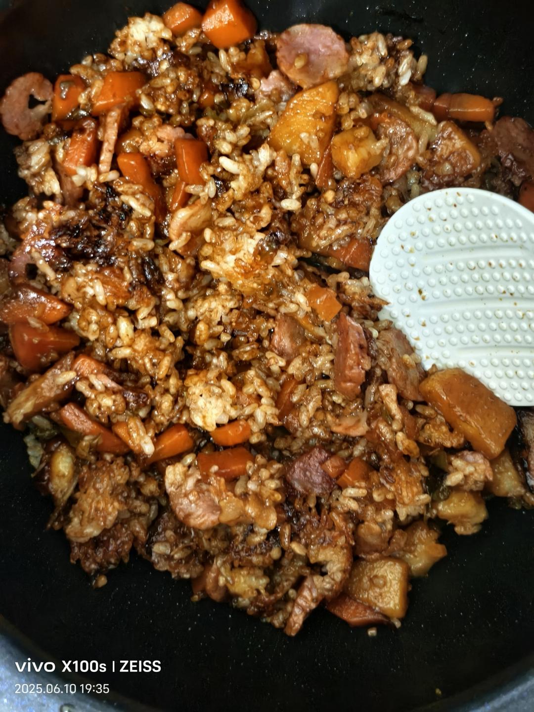 香肠土豆焖饭❗️❗️电饭煲懒人做法