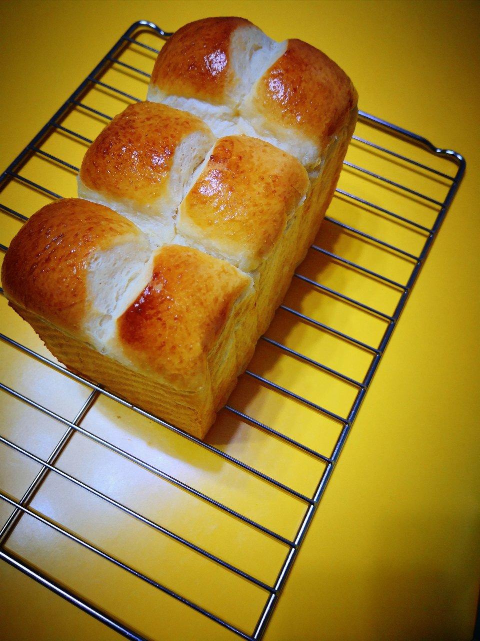 超级浓郁柔软的布里欧修吐司