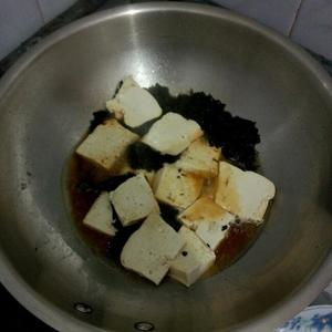 紫菜豆腐煎烧的做法 步骤3