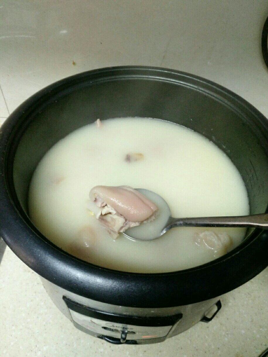 黄豆煲猪手汤