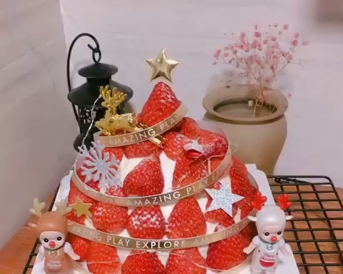 草莓塔圣诞树蛋糕