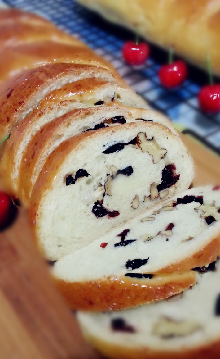 风靡代购店的新疆果仁大列巴