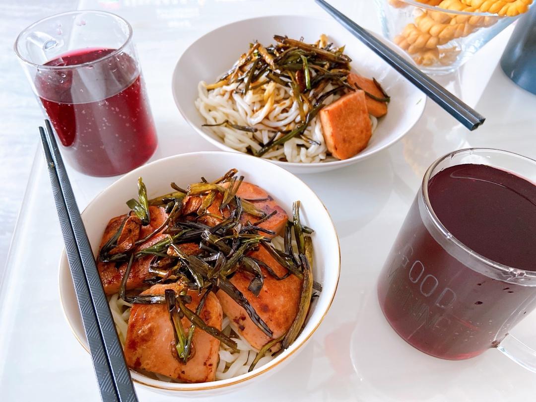 10分钟搞定的一碗葱油拌面