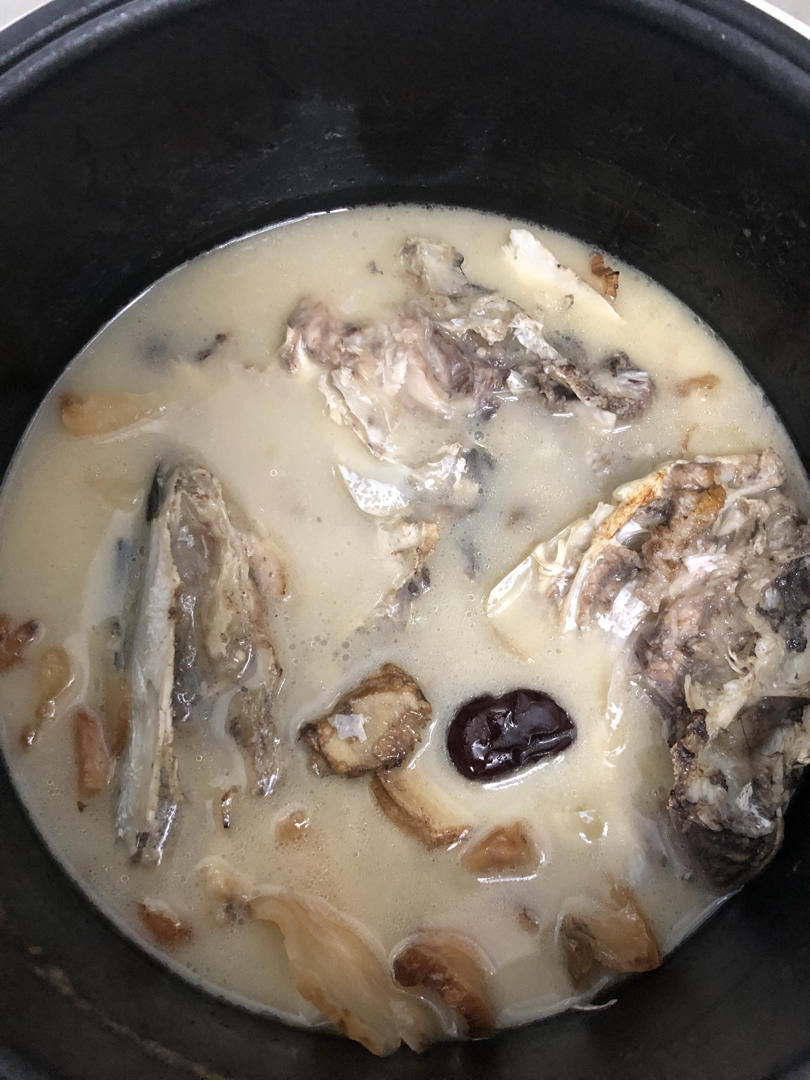 天麻川穹白芷鱼头汤           （祛风止痛）