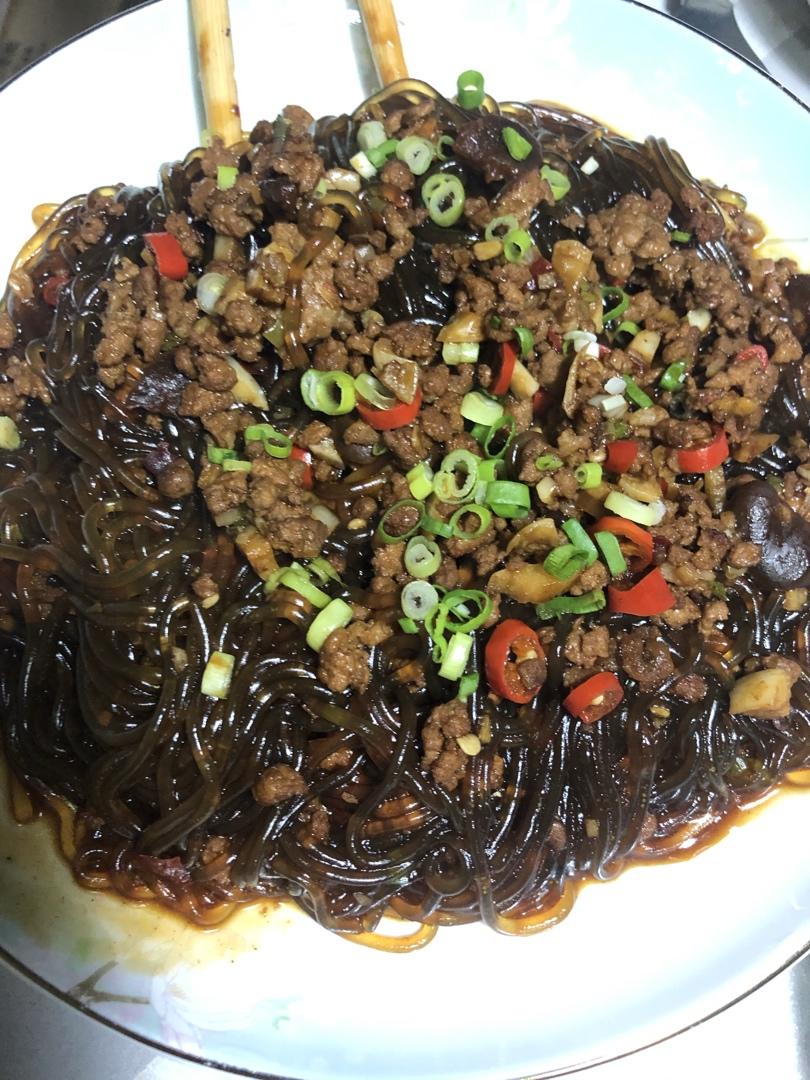 10分钟快手菜，巨下饭的肉沫粉丝煲