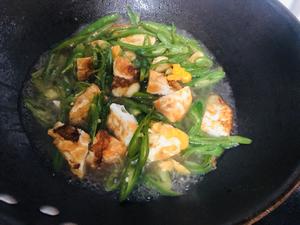 青椒香焖荷包蛋的做法 步骤6