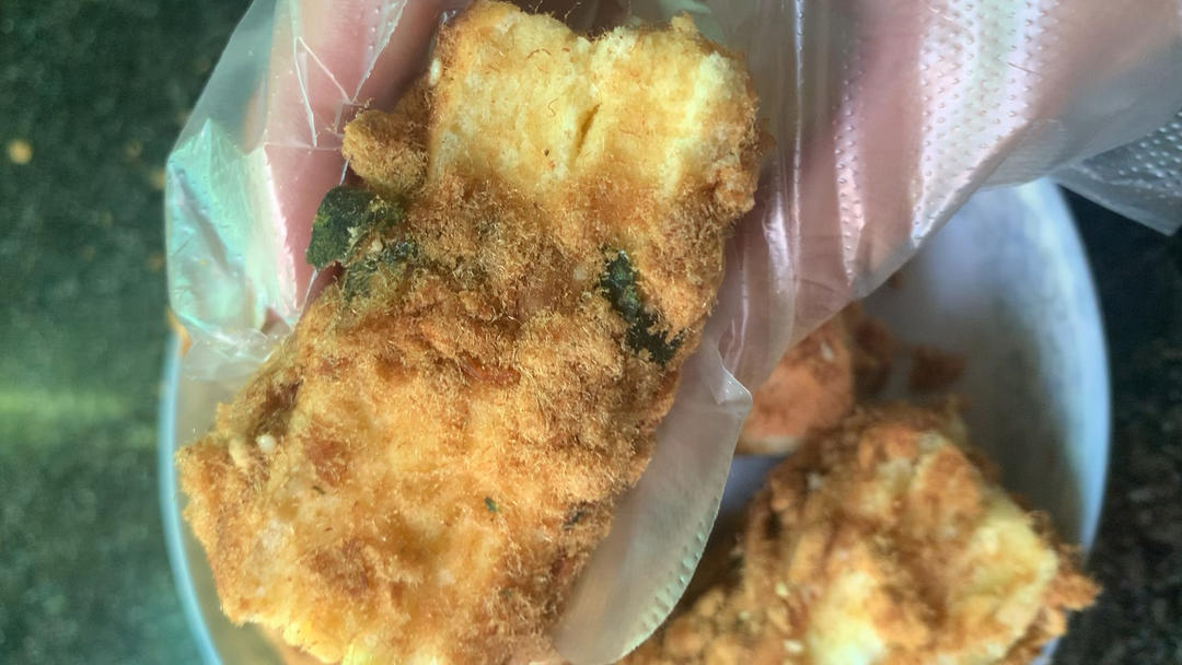 肉松小贝                 完胜鲍师傅