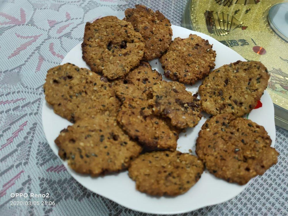 素食:有机燕麦芝麻大饼干