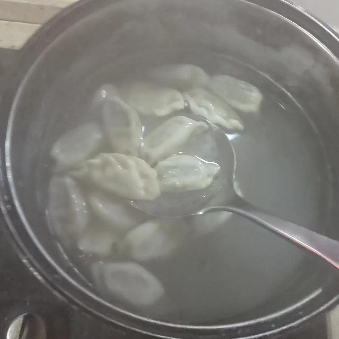 教你正确煮速冻饺子的方法，不干裂不破皮不粘锅！