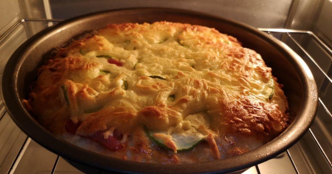 萨米肠蘑菇花边披萨